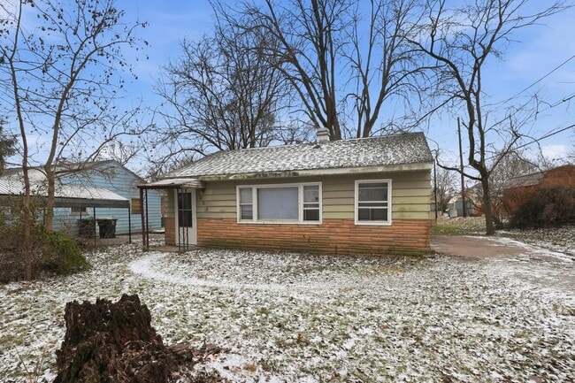 Building Photo - New 2 bedroom listing! MOVE IN SPECIAL