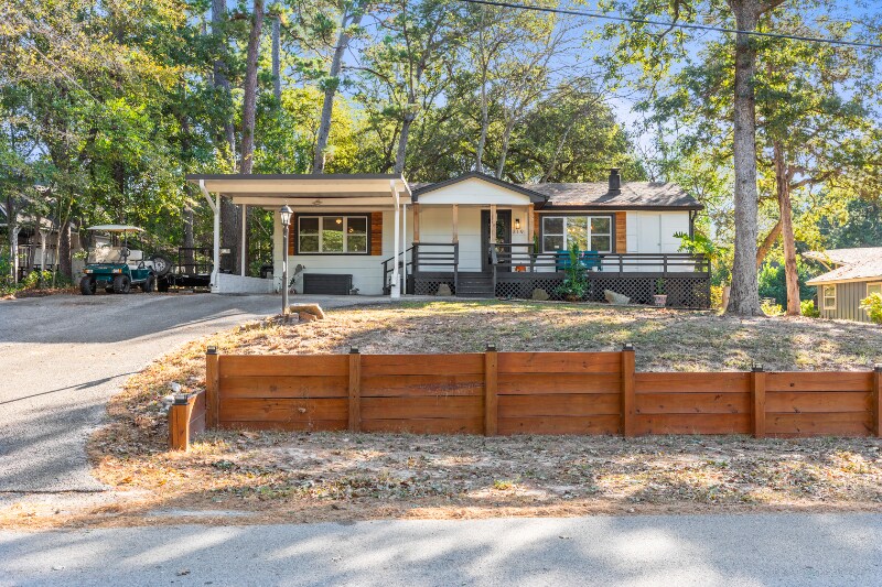 Primary Photo - 319 Hideaway Lane Central