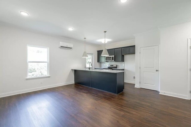 Building Photo - 5551 Stream Ln