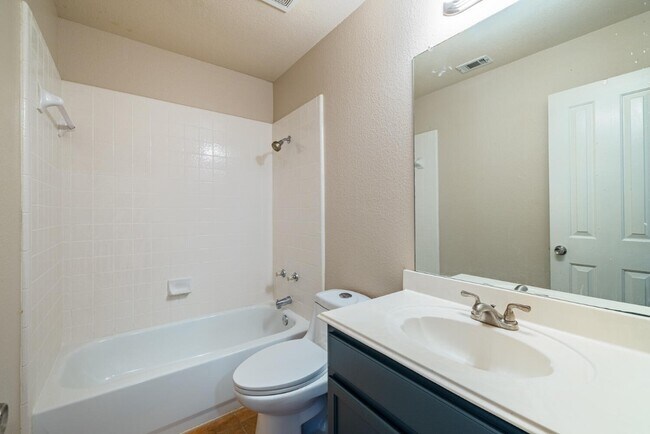 Building Photo - 1006 Tallow Trail