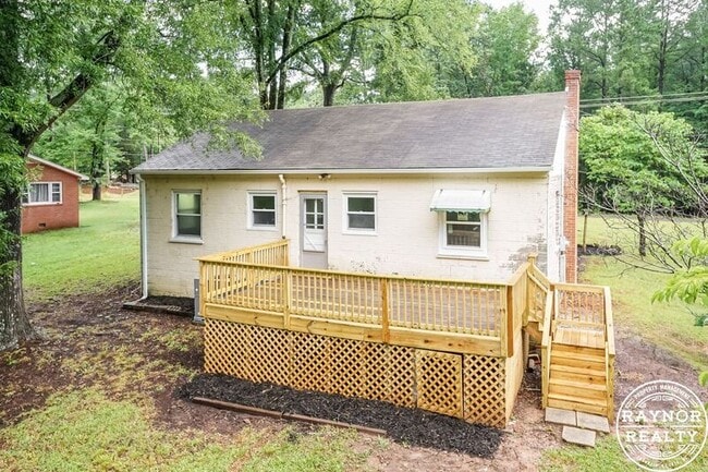 Building Photo - 2230 Cool Springs Rd