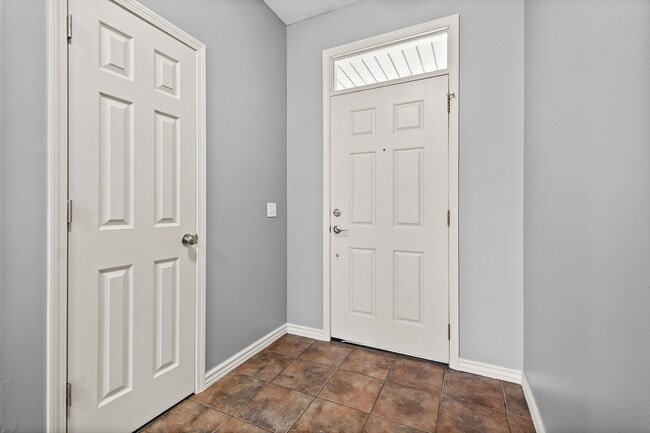 Building Photo - 702 Grant Ave