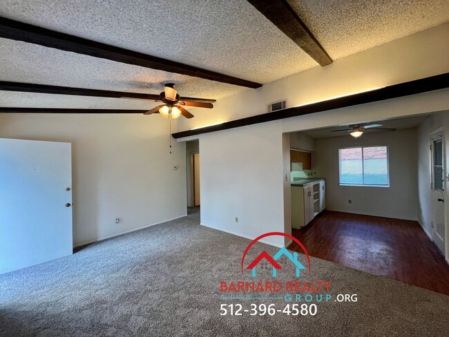 Building Photo - Available Now: 2 bed/1 bath duplex with ca...