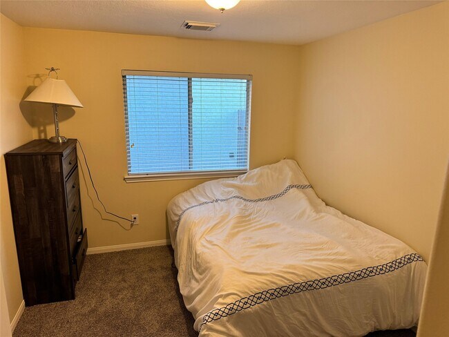 Building Photo - 835 Dracena Ct