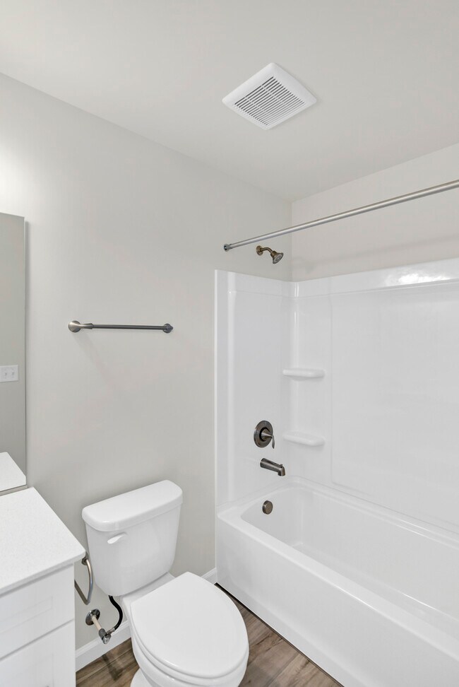 Building Photo - 668 Branson Dr