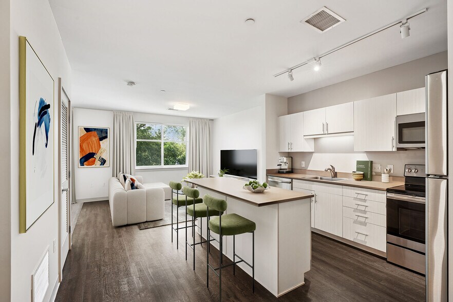 Primary Photo - The Beverly Collection: Link 480