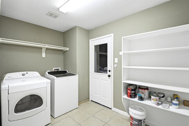 Building Photo - 21103 N Valley Ct