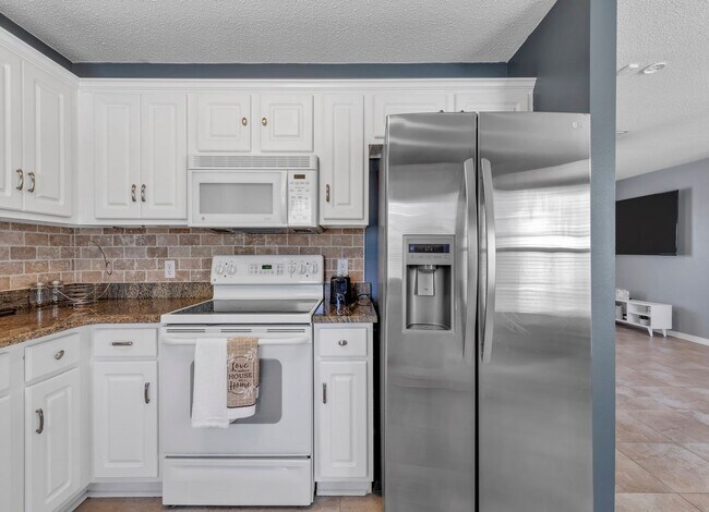 Building Photo - Renovated 3BR/2BA All-Brick Home | South C...