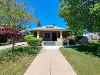 Building Photo - 827 E Dudley Ave