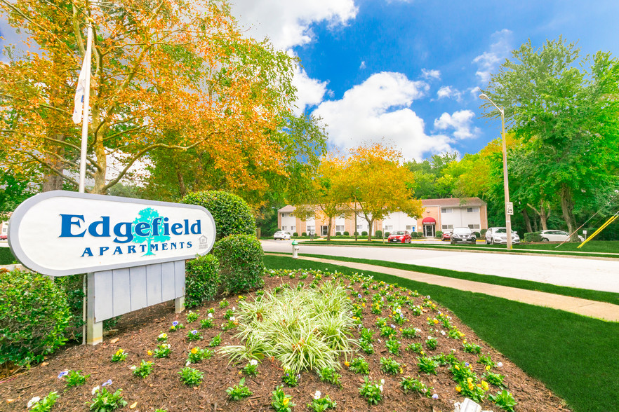 Community Entrance - Edgefield Apartments