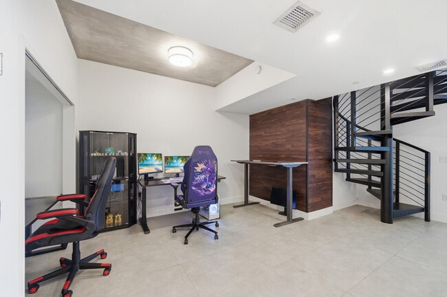 Building Photo - 13800 Highland Dr