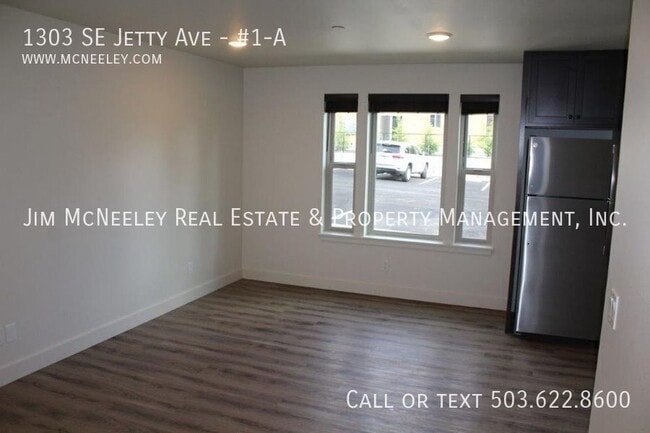 Building Photo - 1303 SE Jetty Ave