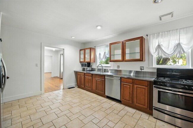 Building Photo - 4036 Dexter Ave