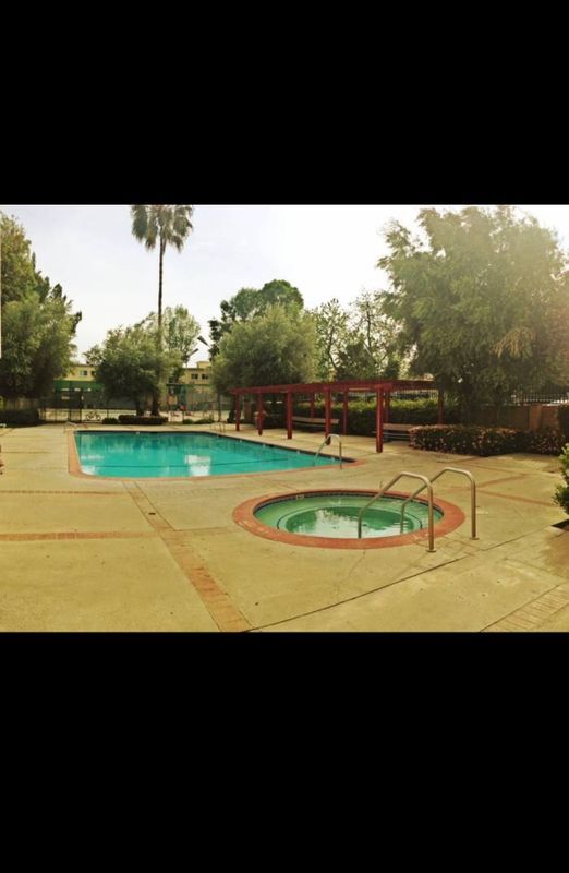 Building Photo - 7651 Reseda Blvd