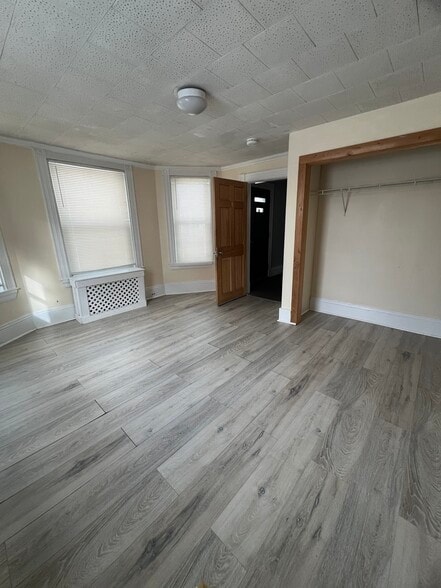 Building Photo - 903 Centre St