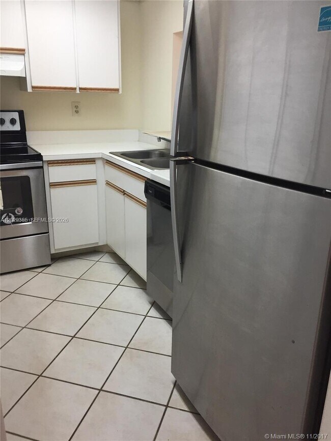 Building Photo - 540 Brickell Key Dr