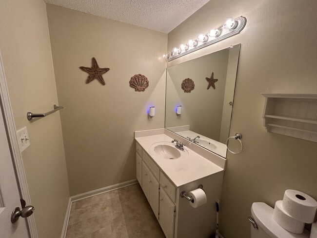 Building Photo - 3878 Roscommon Way