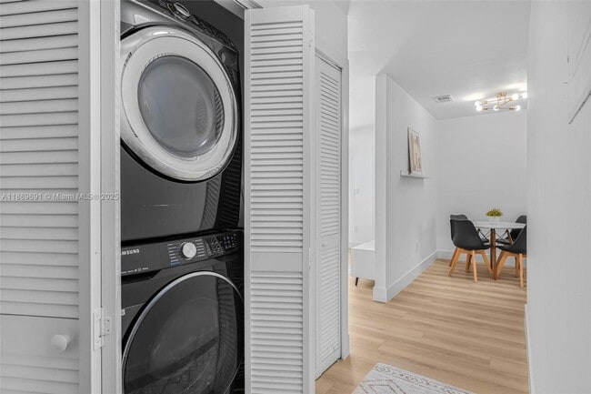 Building Photo - 2661 SW 28th Ct