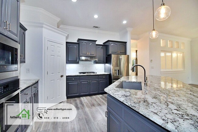 Building Photo - 2724 Western Oak Dr