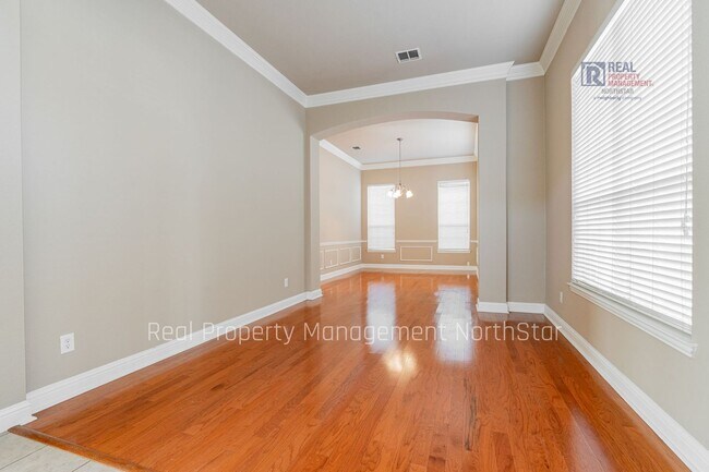 Building Photo - Lake Views, Space & Lifestyle – Ask about our move in specials!