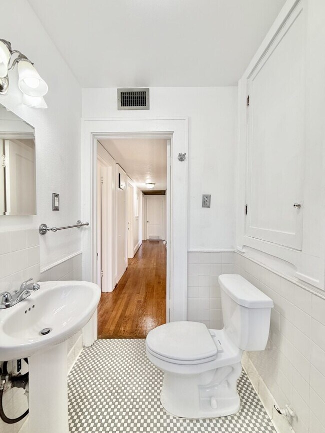 Building Photo - 1013 23rd St W