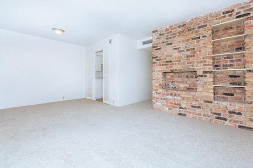 Building Photo - 1617 Fountain View Dr