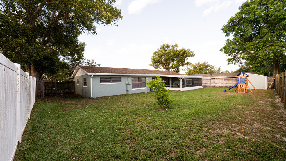 Building Photo - 37 Carriage Hill Cir