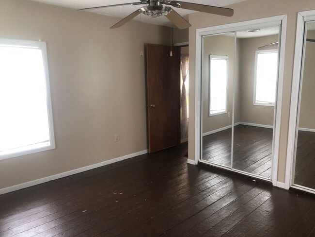 Building Photo - Adorable Rural Home in Rochester School District!