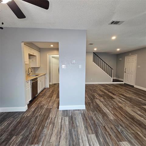 Building Photo - 3931 N Garland Ave