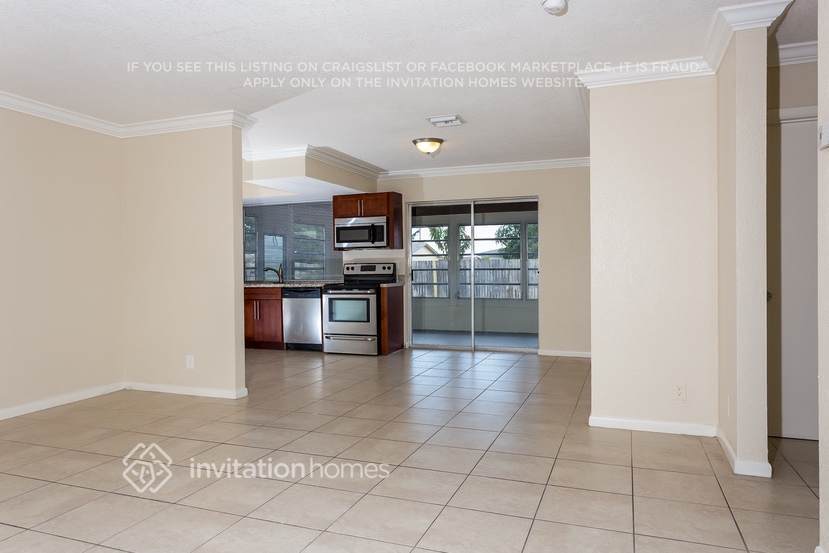 Building Photo - 1270 SW 7th Ave