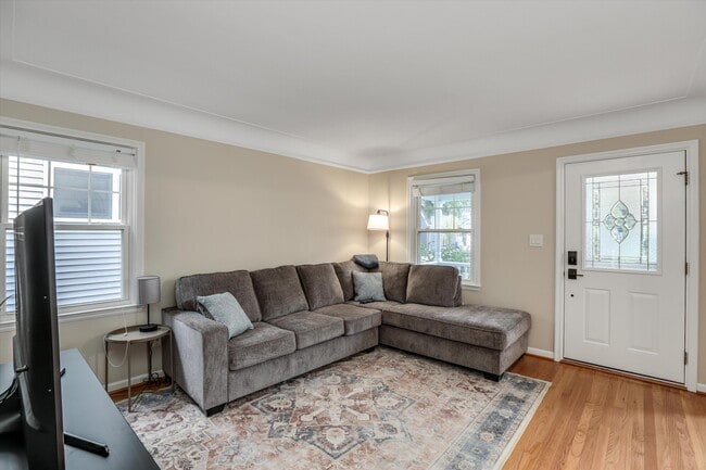 Building Photo - 498 Ann St