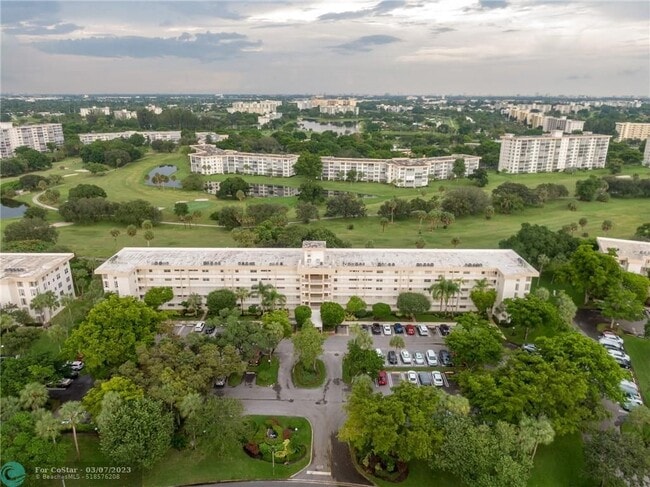 Building Photo - 3850 Oaks Clubhouse Dr