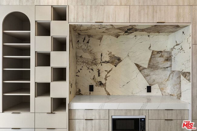 Building Photo - 1021 N Ogden Dr