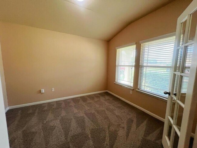 Building Photo - 406 Parkside Dr