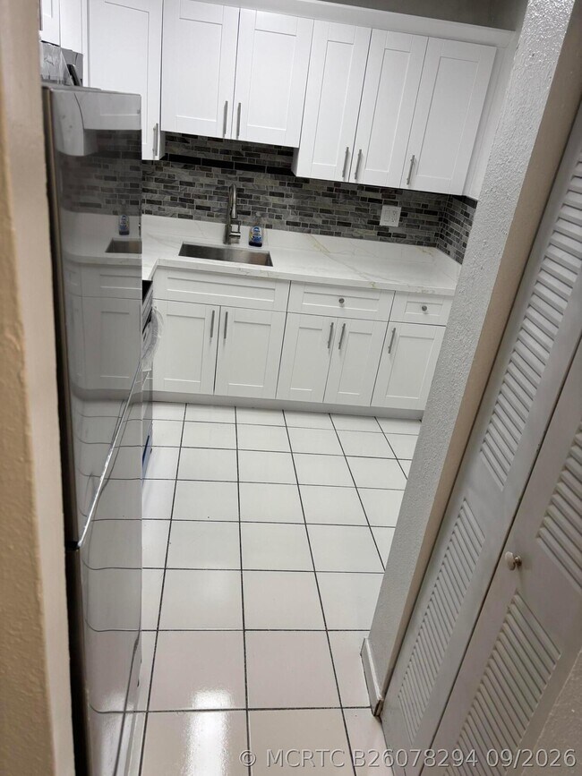 Building Photo - 5100 SW 41st St