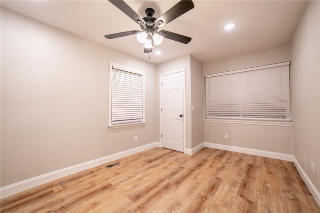 Building Photo - 1647 Carolyn Dr