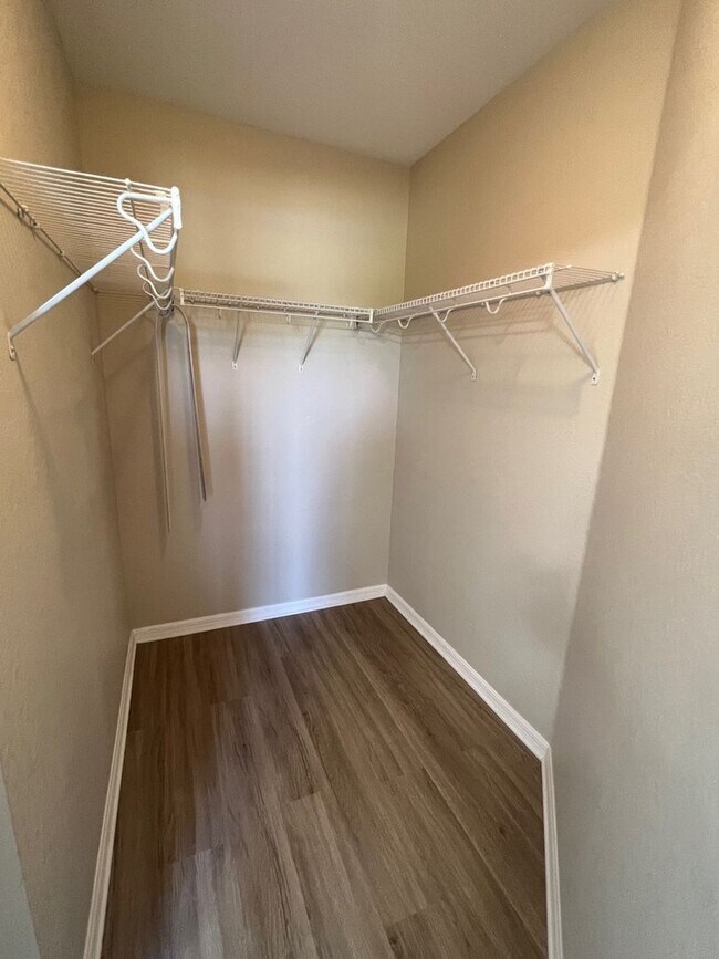 Building Photo - 2160 Heron Lake Dr