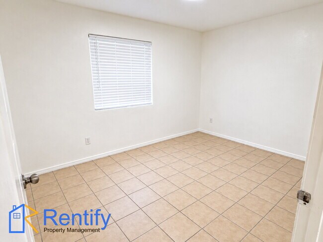 Building Photo - 3-Bed, 2-Bath in North Bakersfield – Only for $1,495