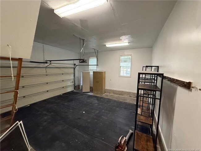 Building Photo - 755 Blue Bird Dr