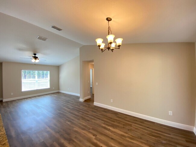 Building Photo - Custom Home - Desirable SE Ocala Neighborhood 3/2/2 **Available Soon**
