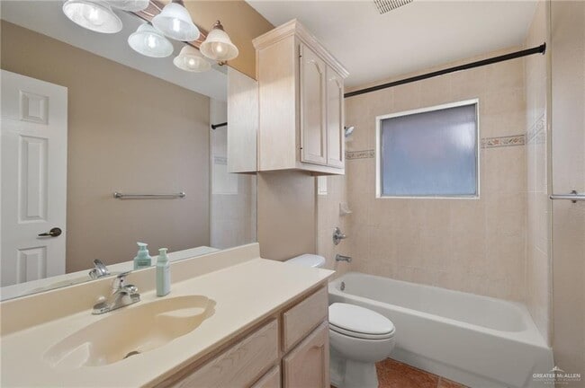 Building Photo - 19 E St