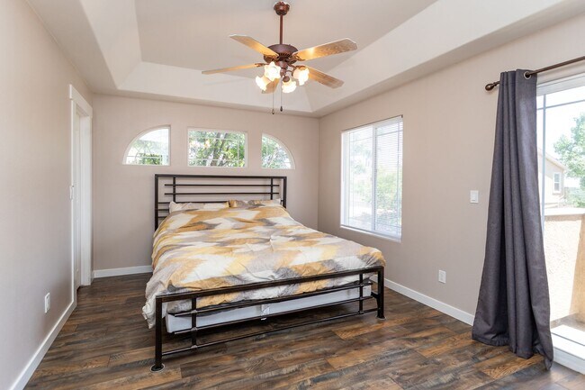 Building Photo - Bright and Airy 2-Bedroom Condo in Charmin...