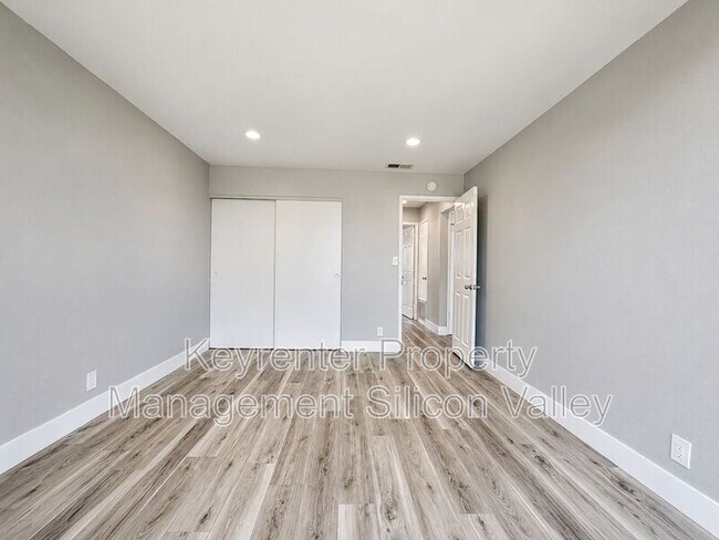 Building Photo - 399 Don Basillo Way