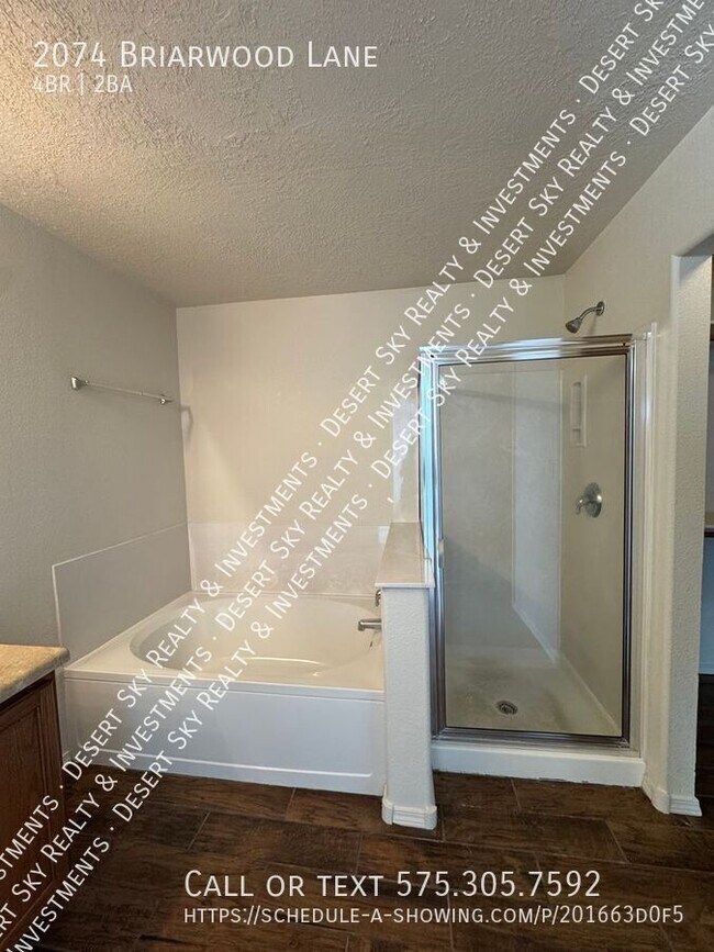 Building Photo - 2074 Briarwood Ln