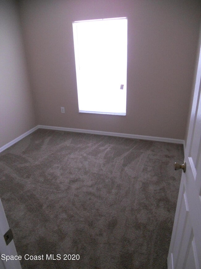 Building Photo - 599 Evergreen St NE