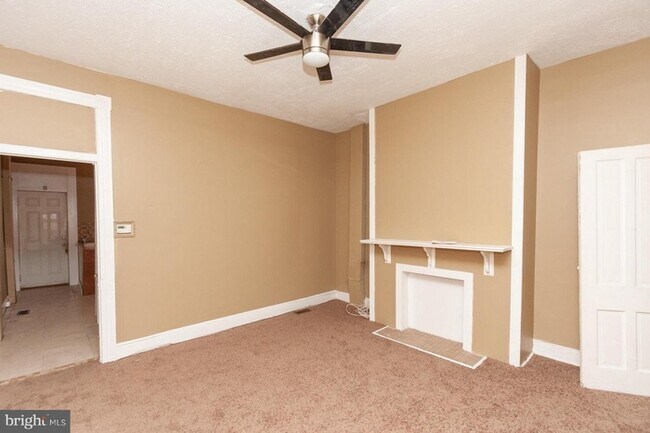 Building Photo - 3 Bedroom House