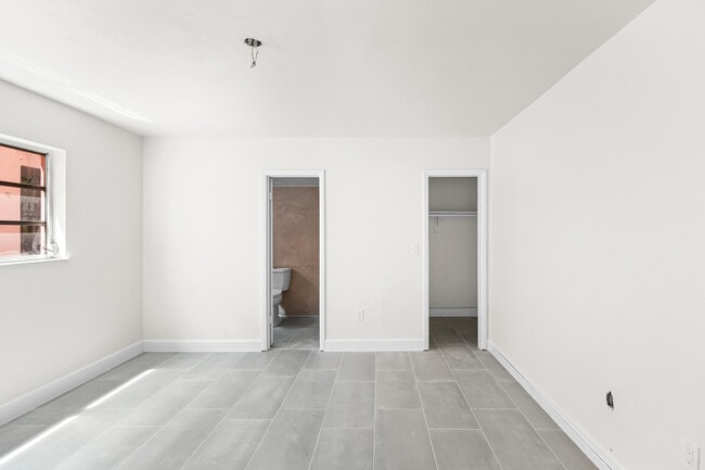 Primary Photo - 1880 SW 17th Ave