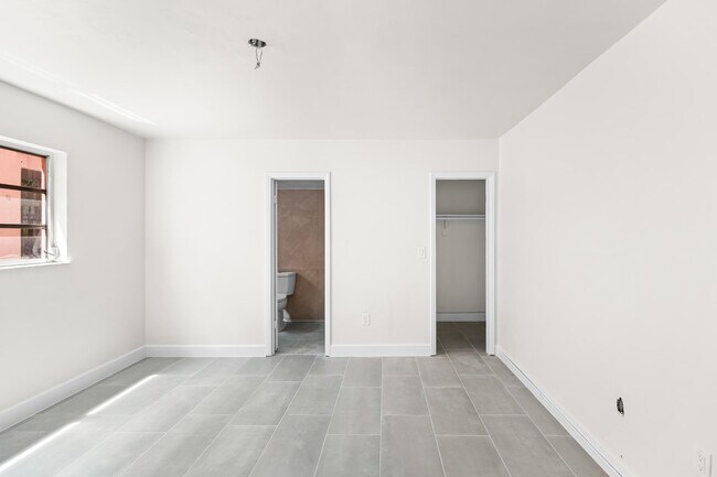 Primary Photo - 1882 SW 17th Ave