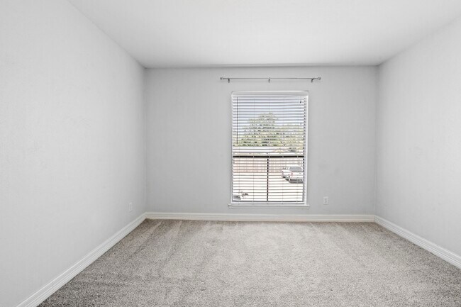 Building Photo - 3300 Pebblebrook Dr