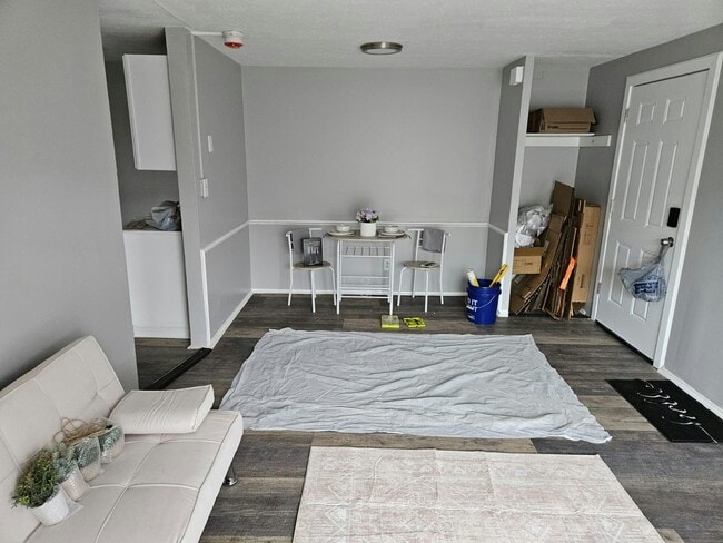 Building Photo - 13430 Euclid Ave